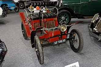 Photo d'une voiture d'apparence hippomobile.