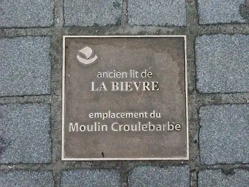 Moulin Croulebarbe, plaque située à la jonction de la rue de Croulebarbe avec la rue Corvisart, à l'entrée du square René-Le Gall.