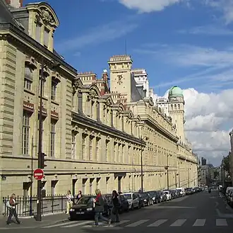 Rue Saint-Jacques la Sorbonne à Paris Montagne Sainte-Geneviève