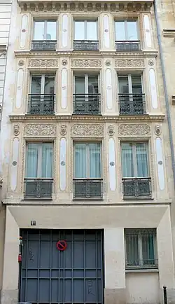 No&nbsp;1 bis : immeuble classé monument historique.