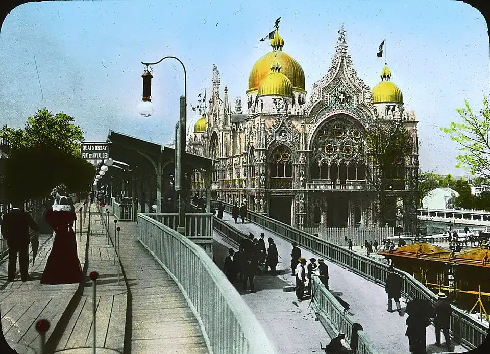 Trottoir roulant à la station Quai d'Orsay - Pont des Invalides, devant le pavillon de l'Italie.