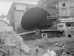 Construction d'un caisson entre 1902 et 1910 pour une section située sous la nappe phréatique (station Saint-Michel, ligne 4).