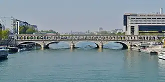 Le pont vu de l'amont.