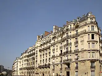 Sommets d'immeubles sur la partie nord de la voie.