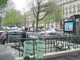 L'entrée de la station.