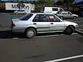 Automobile avec un autocollant de stationnement illégal en 2007.