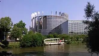 L'IPE 4, vue depuis le quai du bassin de l'Ill.