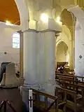 Pilier intermédiaire des grandes arcades.