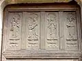 Vantail de gauche, effigies de saints.