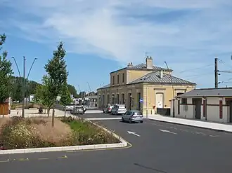 Parvis de la gare de Bayeux.
