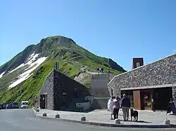 Le Puy Mary depuis le Pas de Peyrol, haut lieu du tourisme cantalien.