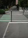 (5) Passage piétons avec une bande pour cycliste.