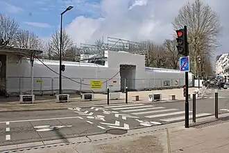 12 mars 2025 : couverture par bâche pour déplombage.