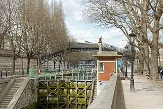 Image illustrative de l’article Passerelle des écluses de la Villette
