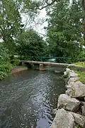 Passerelle sur l'Iton.