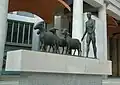 Shepherd and Sheep par Elisabeth Frink.