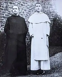 Photo de Paul BENOIT OSB et de son frère Maurice dit Pierre BENOIT OP tout deux en habit de moine