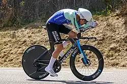 Paul Seixas lors de la quatrième étape du Critérium du Dauphiné 2025.