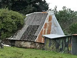 La grange ovalaire nord de Chaux.