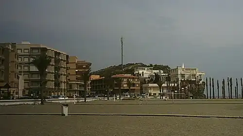 Mirador Peñón de Jolúcar derrière la plage de Torrenueva&nbsp;(es)