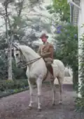 Peder Mørk Mønsted.Cavalier sur son cheval (peut-être s'agit-il du peintre), 1925.