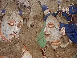 Orants écoutant une prédication du Bouddha. Peinture murale, provenant de Kucha. Fin VIe&nbsp;siècle - début VIIe&nbsp;siècle. Musée national des Arts asiatiques - Guimet.