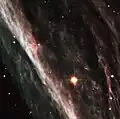La nébuleuse du Crayon est une partie du rémanent Vela situé à environ&nbsp;250&nbsp;pc (∼815&nbsp;al) du système solaire. (Image du télescope spatial Hubble)