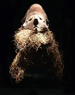 Masque pendé.