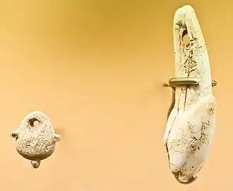Pendeloques en os.