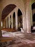 Vue intérieure du bas-côté droit