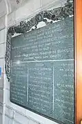 Une plaque de porphyre.
