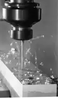 perçage vibratoire d'un assemblage multi-matériaux titane-carbone