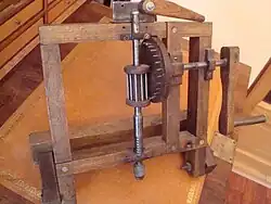 Perceuse artisanale.