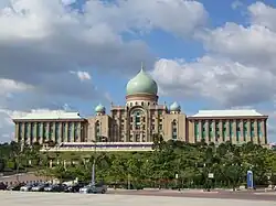 Vue de la façade du Perdana Putra.