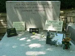 À Paris.