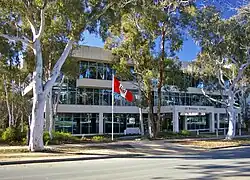 Ambassade à Canberra.
