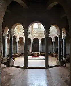 L'interieur.
