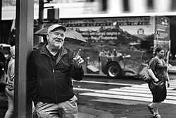 Peter Lindberghphotographe de mode allemand, dans une rue de New York, en 2016.