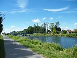 Vue du canal, à partir de la rive gauche, ancien chemin de halage.
