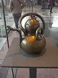 Théière avec anse serpent, Petit Palais