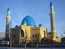 La mosquée, nouvellement construite, de la ville.