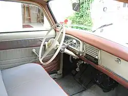 Vue intérieure du tableau de bord d'une 403-7.