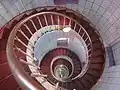 L'escalier vu depuis le haut vers le bas.