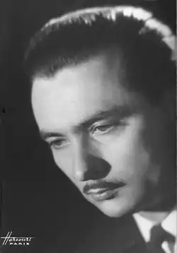 Philippe Dumat(Le commissaire)