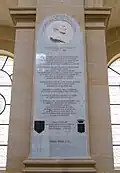 Plaque commémorative aux Invalides, à Paris.