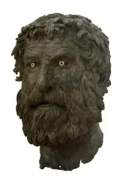 Le « philosophe d'Anticythère » au musée national archéologique d'Athènes.
