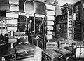 Vue intérieure de la Boutique Moynat en 1907.