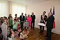 Le Président Larcher a prononcé un discours à la salle des fêtes du village.