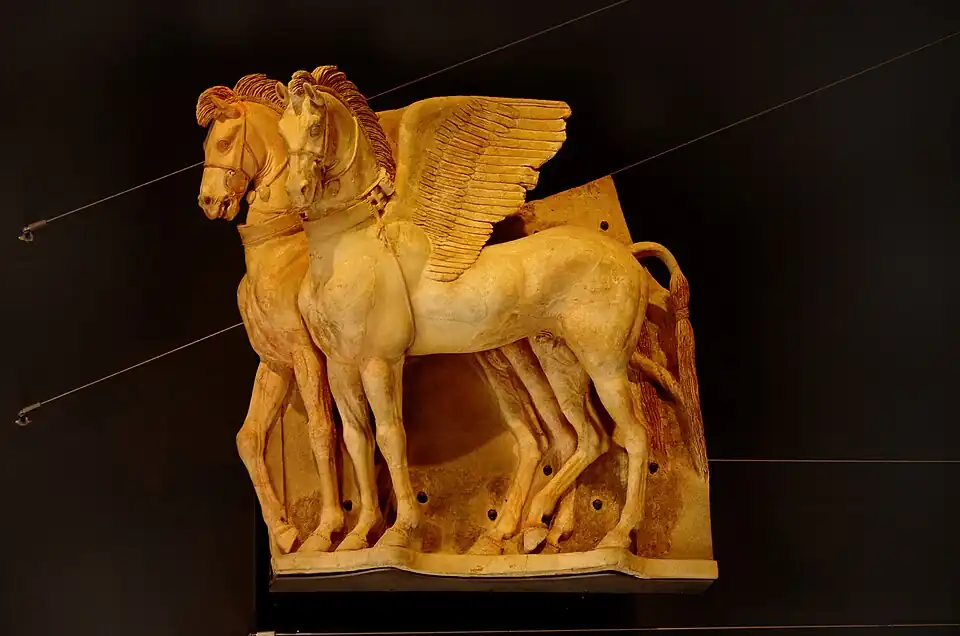 Photo représentant deux chevaux ailés sculptés