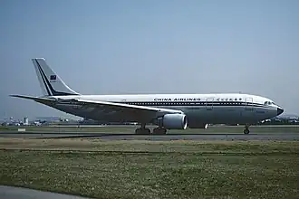 B-1816, l’Airbus A300-600 de China Airlines impliqué, ici à l'aéroport de Nagoya (lieu de l'accident) en avril 1993.
